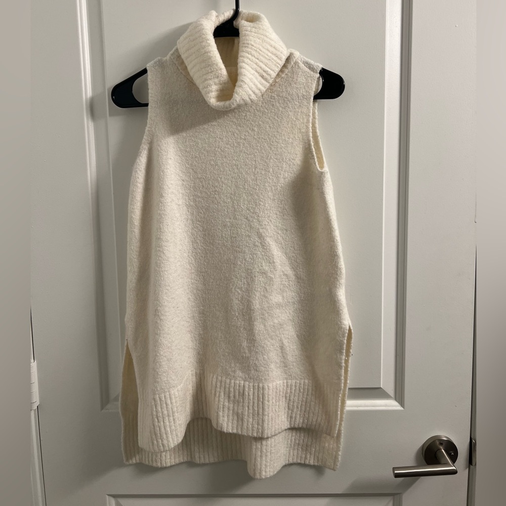 Women’s Cream Turtleneck Sweater